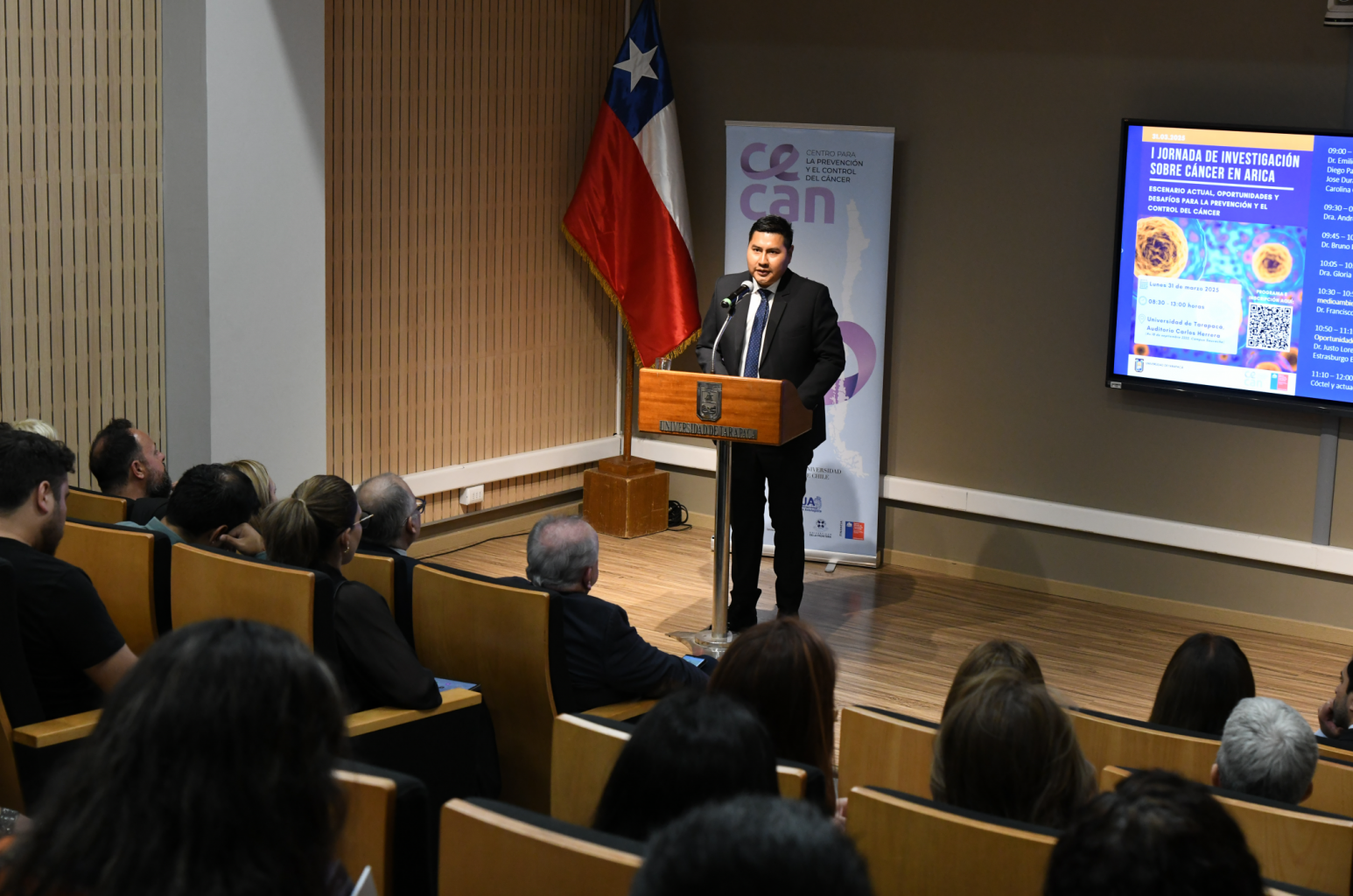 Gobernador Paco, charla cáncer UTA.png